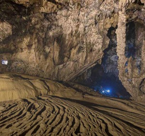 Nguom Ngao Cave